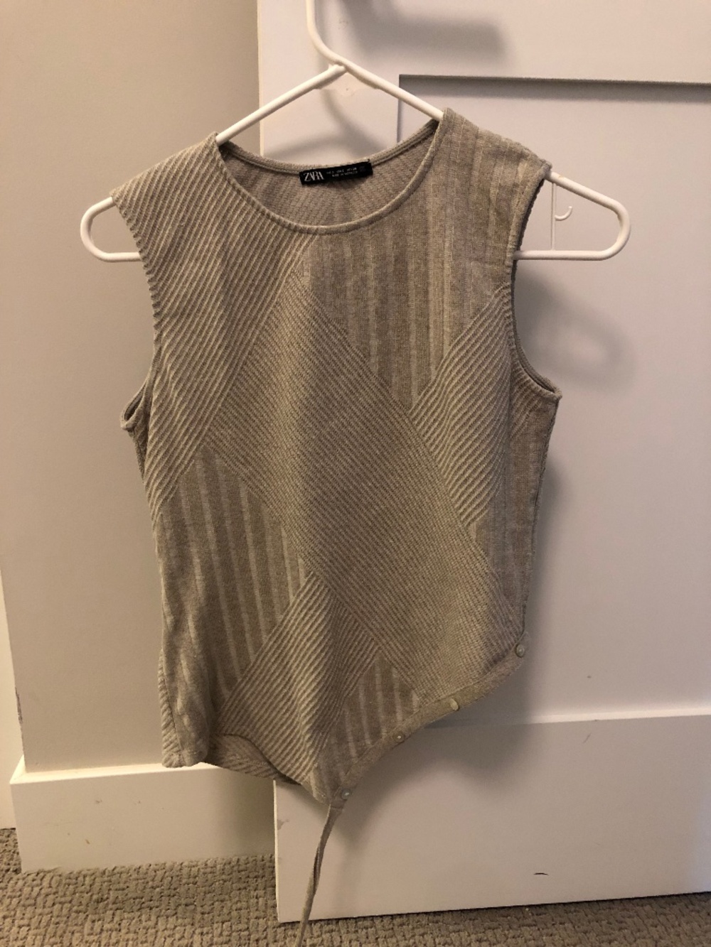 Zara Textured Patchwork ribbed knit top with button detail. Size Small. - Picture 2 of 4